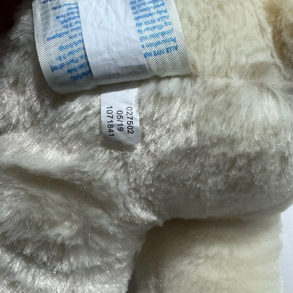 BUILD A BEAR WORKSHOP. BABW. WHITE BEAR WITH RED FEET. 2019.‎ GREAT CONDITION.